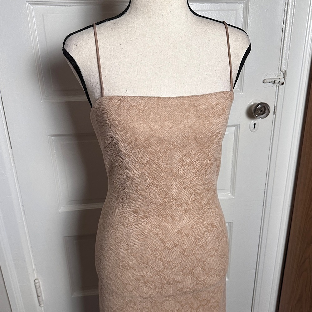 3/$20 💥 4SI3NNA Bodycon Dress Sz S‎ Neutral Muted Snakeskin Print Slit - Picture 8 of 16